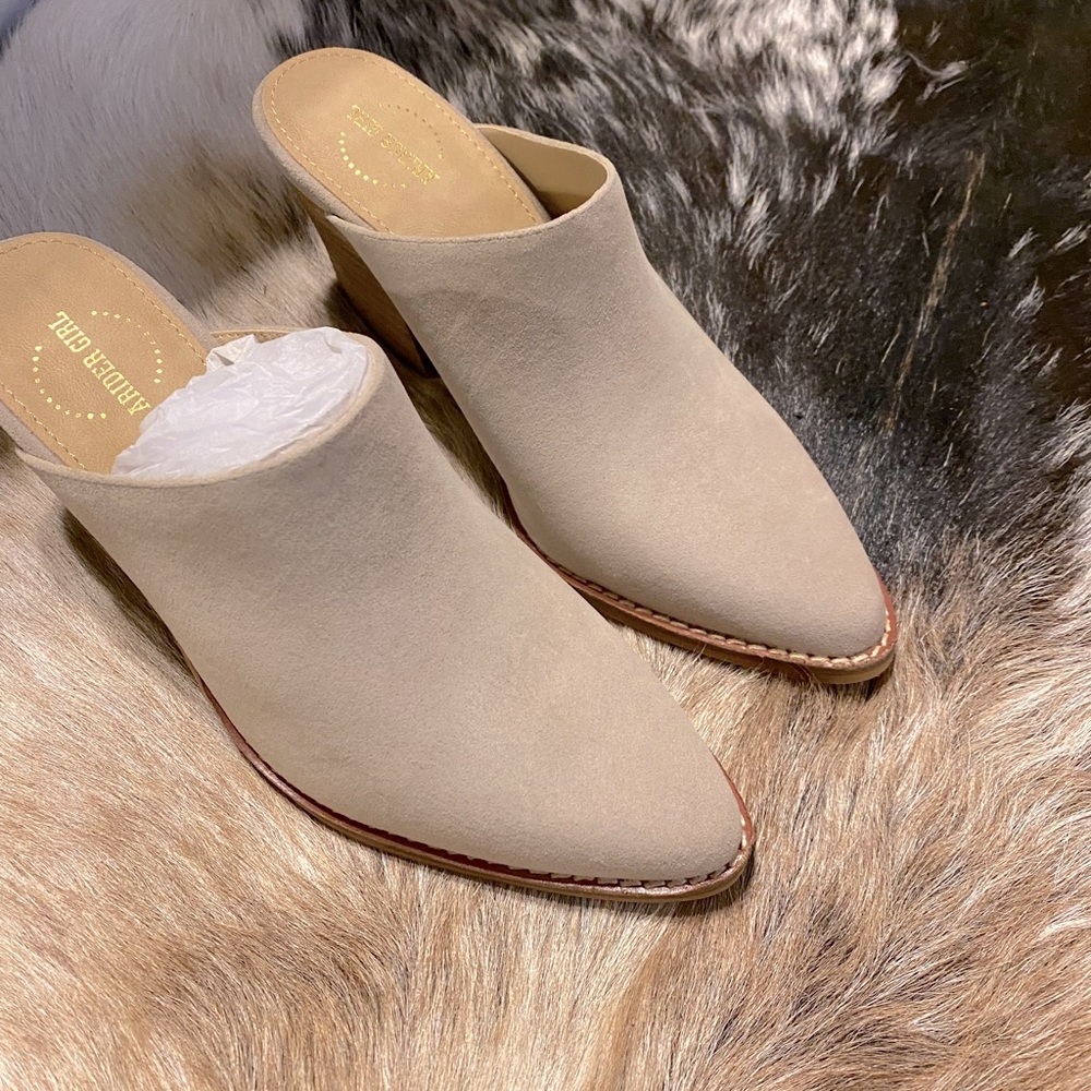 Light tan suede mule